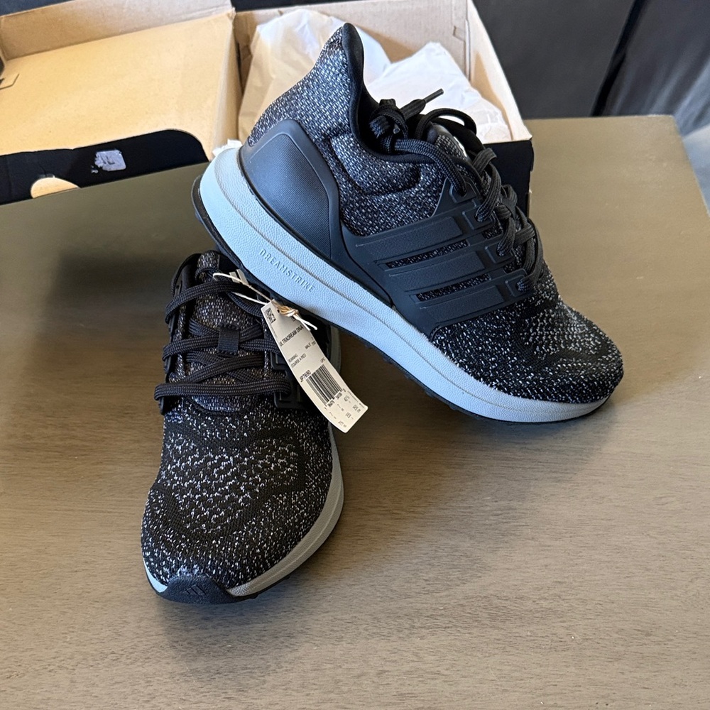 adidas Men’s Black & Gray Knit Running Sneakers